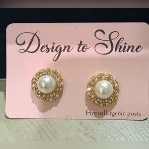 Gold Pearl & Rhinestone NWT Halo
Stud Earrings 18K Gold Plated 
Hypoallergenic